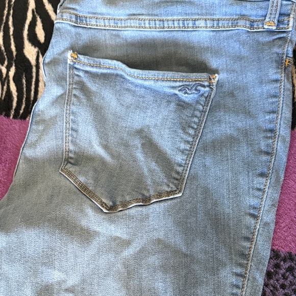Hollister Women's Light Blue Ripped Jeggings - Picture 6 of 8
